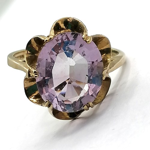 285 - 9ct gold purple stone set ring - total weight 2.9g