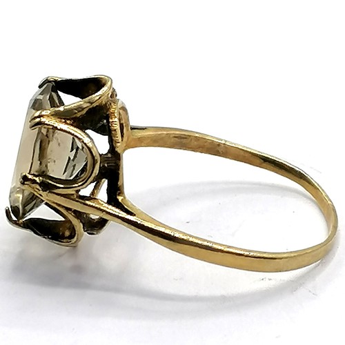 287 - 9ct gold stone set ring - total weight 2.8g