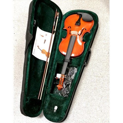 699 - Cased full size Windsor violin, as new