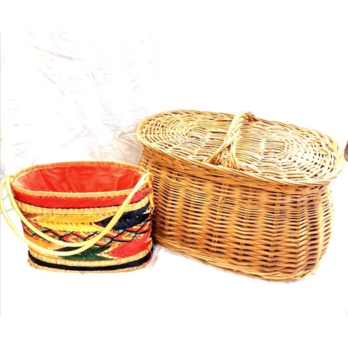 708 - Large lidded basket t/w a raffia fabric lined shopping basket