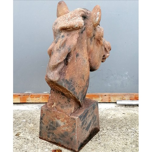 776 - Pair of cast iron horse heads on square bases. 65 cm high nose to back of head 65cm. in good conditi... 