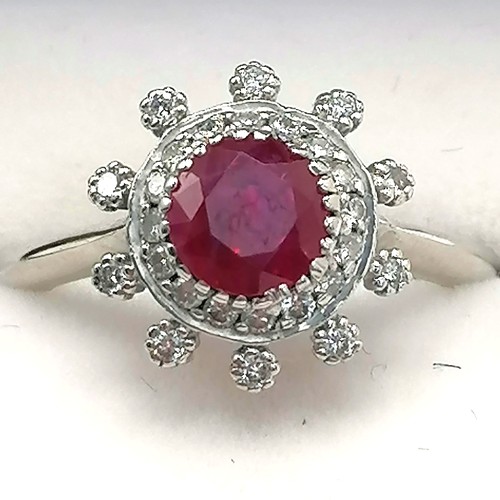 328 - 18ct white gold diamond set ring with ruby centre stone. total weight 3.6g