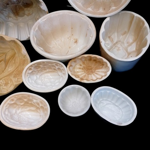 22 - 17 x white ceramic jelly moulds (8 a/f)