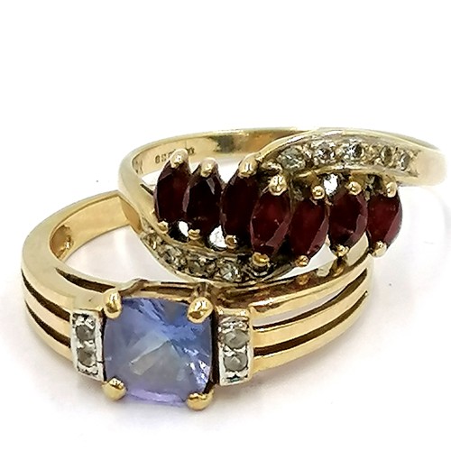 258 - 4 x 9ct gold gem set rings inc sapphire cluster - total weight 10.7g