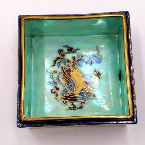 490 - Wedgwood dragon lustre pot with lid - 10.5cm square & 6cm high - in good condition