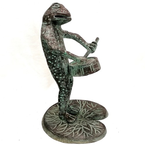 573 - Garden metal figure of a frog playing a snare drum on a lilypad - 32cm high