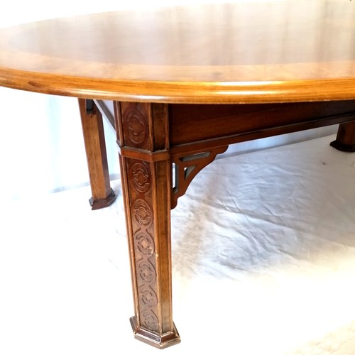 612 - Mahogany & walnut veneer oriental style oval coffee table - 112cm x 67cm x 42cm & has some marks to ... 