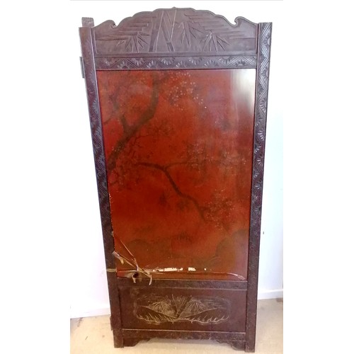 661 - Large folding lacquer panelled screen with carved wood surround & shibayama inlay & signed (some los... 