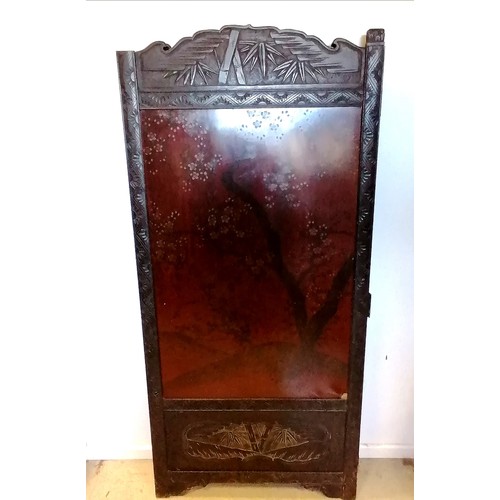 661 - Large folding lacquer panelled screen with carved wood surround & shibayama inlay & signed (some los... 