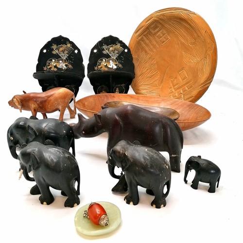 66 - Oddments inc carved wooden animals (all a/f), pair of Victorian chinoiserie lacquer wall brackets, 3... 