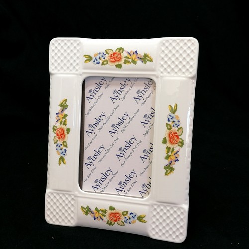 181 - Qty of Aynsley ware inc photo frame - 23cm x 18cm. All in good condition