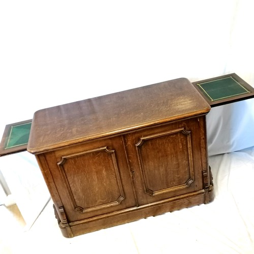 753 - Antique oak collectors / opticians cabinet with 11 drawers & cupboards to both ends (lacking handles... 