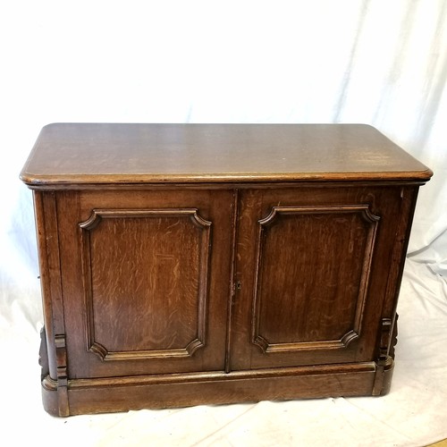 753 - Antique oak collectors / opticians cabinet with 11 drawers & cupboards to both ends (lacking handles... 