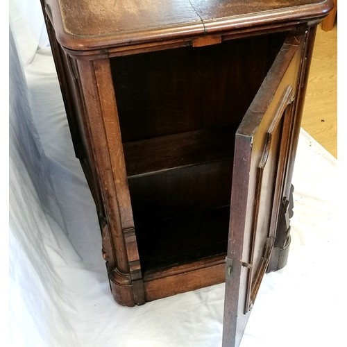 753 - Antique oak collectors / opticians cabinet with 11 drawers & cupboards to both ends (lacking handles... 