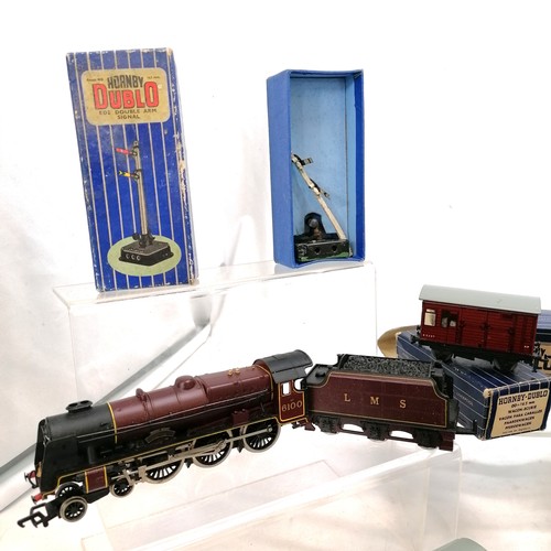 31 - Quantity of Hornby Dublo tin plate OO gauge boxed and unboxed rolling stock, carriages, platform etc... 