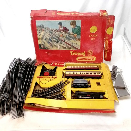 33 - Triang R3A train set boxed, lacking oil bottle otherwise complete and in good used condition apart f... 