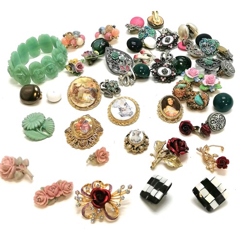 212 - Quantity of costume jewellery inc. clip on earrings, plastic bracelet and brooches, and portrait pan... 