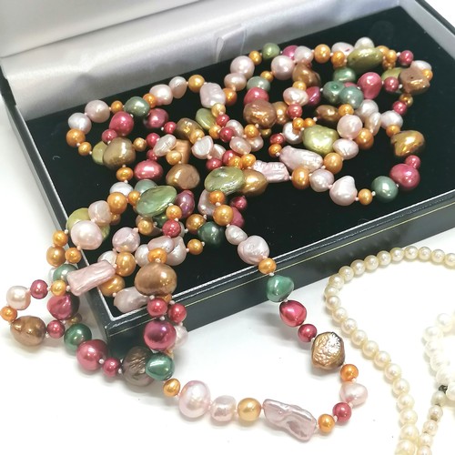 220 - Cultured pearl necklace w/ a silver clasp, 40cm length t/w fresh water pearl necklace etc.  - SOLD O... 