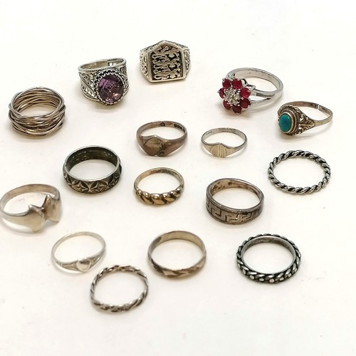 251 - 16 x silver rings inc coat of arms (a/f) & turquoise etc - total weight 46g