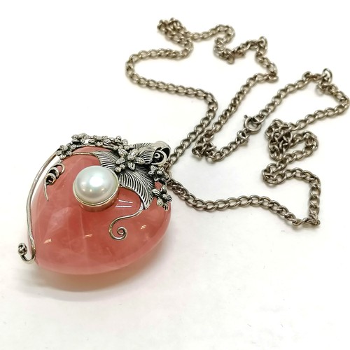 256 - Heavy rose quartz / pearl silver mounted pendant on a chain (54cm) ~ total weight 67g