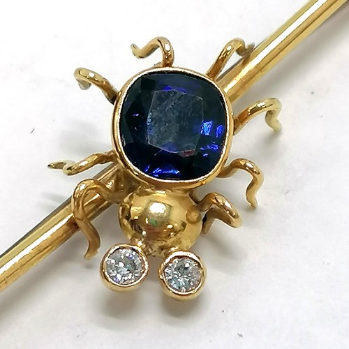 279 - Novelty gold bar brooch with bug set with a large sapphire body & 2 diamond eyes in box (lid detache... 