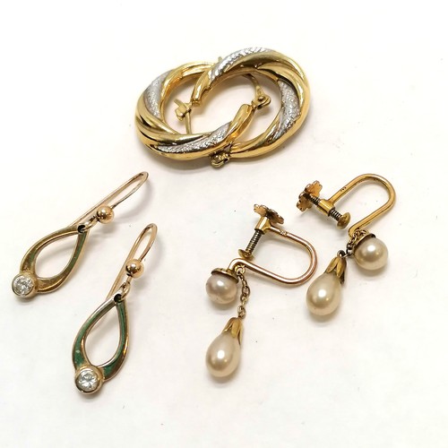 283 - 3 pairs of 9ct gold earrings - 1 pair with screw backs & set with pearl ~ total weight 5.2g