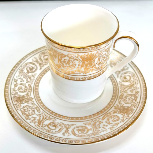 30 - Royal Doulton Sovereign cased set of 6 cups & saucers - in good condition