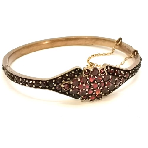 337 - Antique garnet gold bangle unusually set with garnets all around - 13.5g & in good used condition