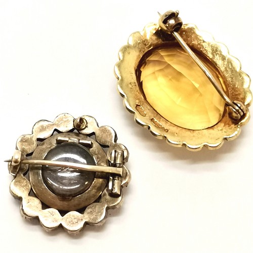 344 - 2 x Victorian brooches - 9ct gold citrine / split pearl (7.8g) & amethyst / seed pearl mourning broo... 