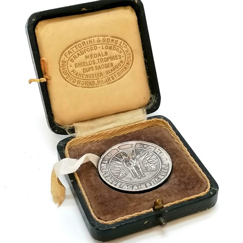 370 - Cased silver medallion- The League against Cruel Sports presented to Mrs J Pyke 1961 - 3.2cm diamete... 