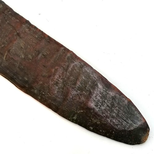 401 - Antique hardwood boomerang with good patina - 49cm & 7cm at widest point