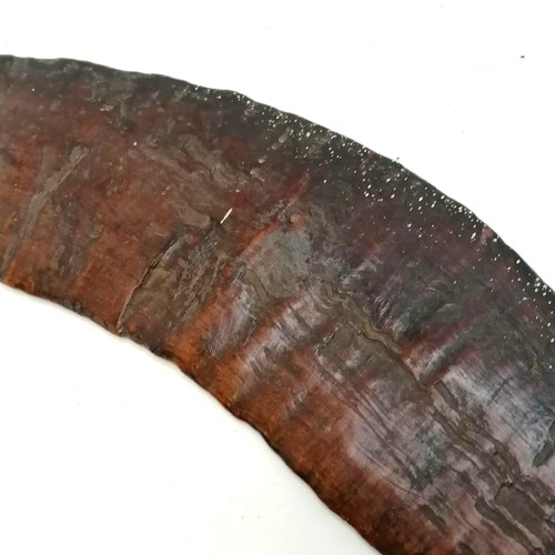 401 - Antique hardwood boomerang with good patina - 49cm & 7cm at widest point