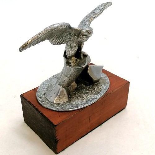 407 - Alluminium Eagle car mascot mounted onto a base 17cm total height