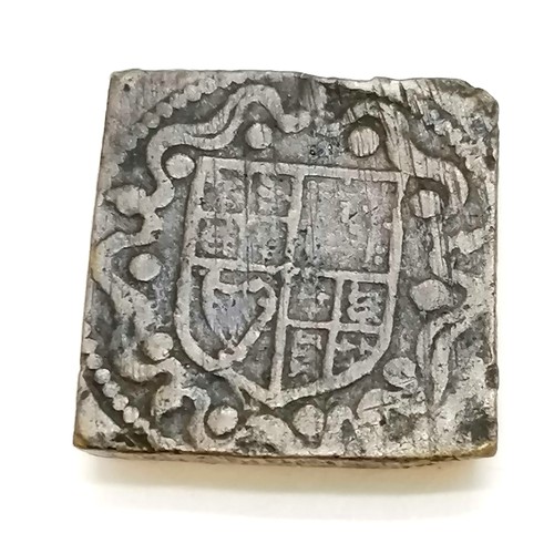 438 - c.1615 James I rose ryal 33s coin weight showing shield of British arms on obverse with a crowned I ... 