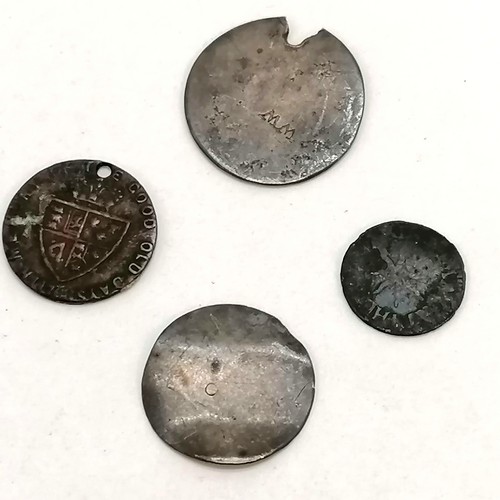 441 - 17th century farthing token Richard Lomax, Harp Lane, London t/w 3 Georgian coins (a/f)