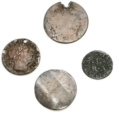 441 - 17th century farthing token Richard Lomax, Harp Lane, London t/w 3 Georgian coins (a/f)