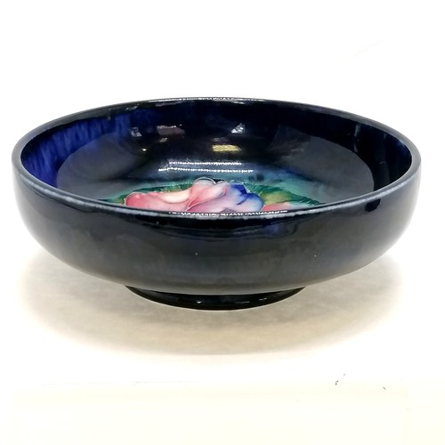 464 - W Moorcroft Anemone footed bowl - 11.5cm diameter. In good condition.