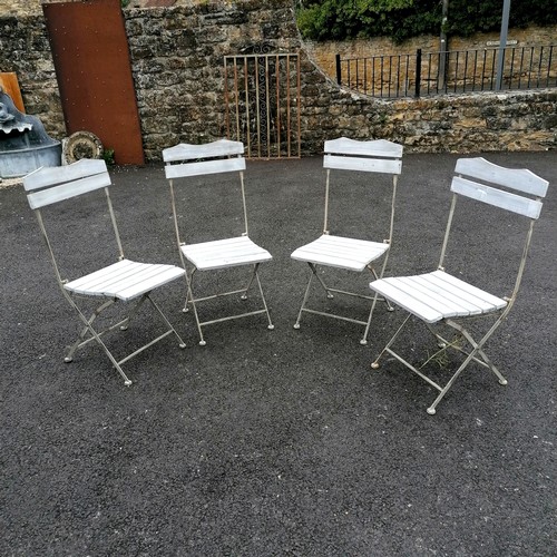 509 - 4 painted folding wooden slatted garden chairs. In good condition