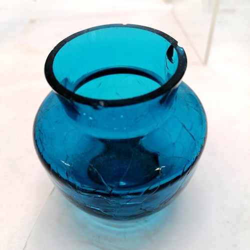 518 - Quantity of blue and green glassware, small vase chip to rim, otherwise all in good condition