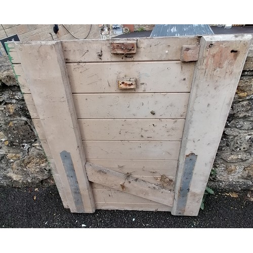 529 - Antique wooden stable door 205cm high x 93cm wide