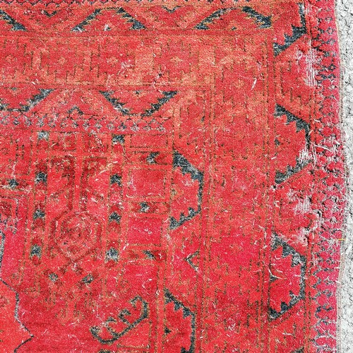 567 - Persian red wool rug - 210cm x 139cm.Has Wear