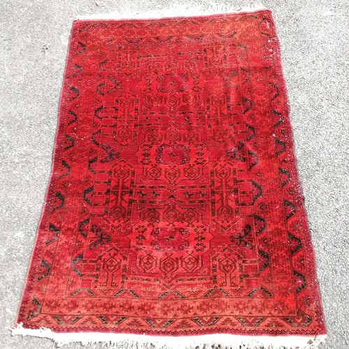 567 - Persian red wool rug - 210cm x 139cm.Has Wear