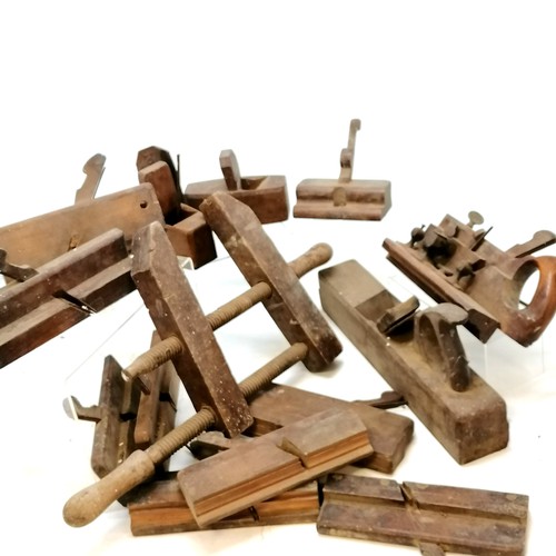 599 - Quantity of antique carpenter's planes and a clamp