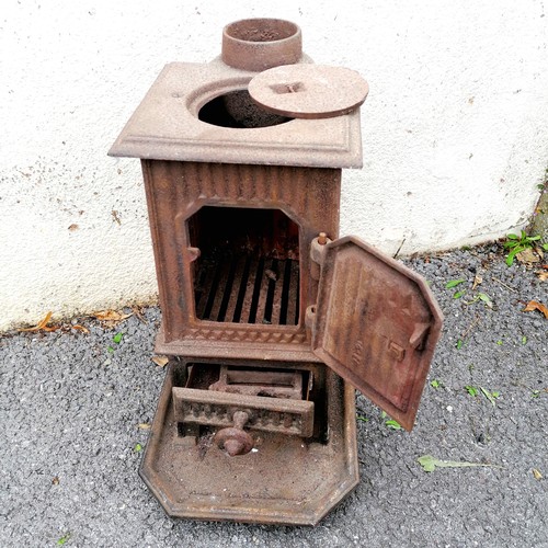 610 - Small cast iron stove - 51cm high x 29cm x 35cm deep & in good condition with no cracks