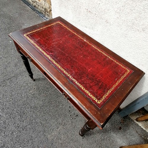 612 - Edwardian leather topped mahogany writing table with 2 drawers and on brass casters - 106cm x 60cm x... 