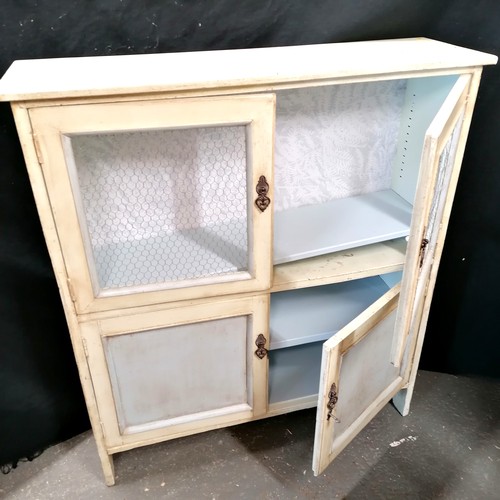 621 - Painted 4 door cupboard with chicken wire top & adjustable shelf to top - 94cm x 107cm high x 28cm d... 