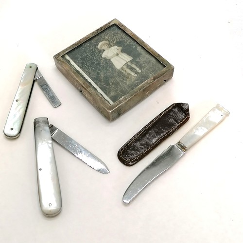 448A - Antique silver framed desk weight/photo frame with Chester hallmark, 7.5cm x 6.5cm T/W fruit knife c... 