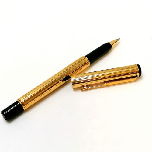 448B - Boxed gold metal ballpoint pen. In good condition.