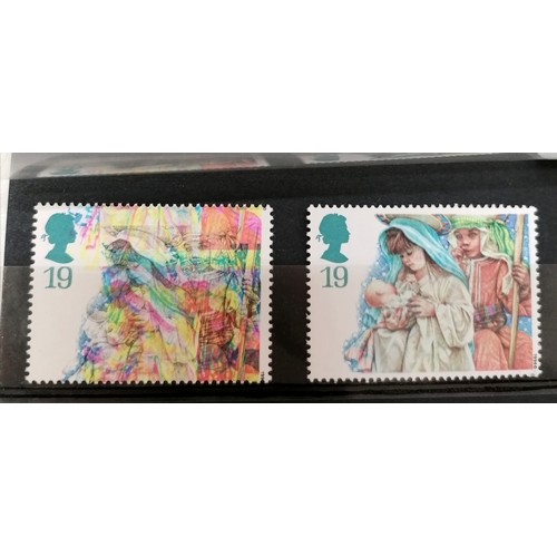 33 - 1994 GB 19p Christmas stamp (SG 1843) VARIETY : colour shifts