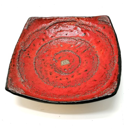 40 - West German pottery red grounded dish with Carstens atelier paper label - 31cm square in good condit... 